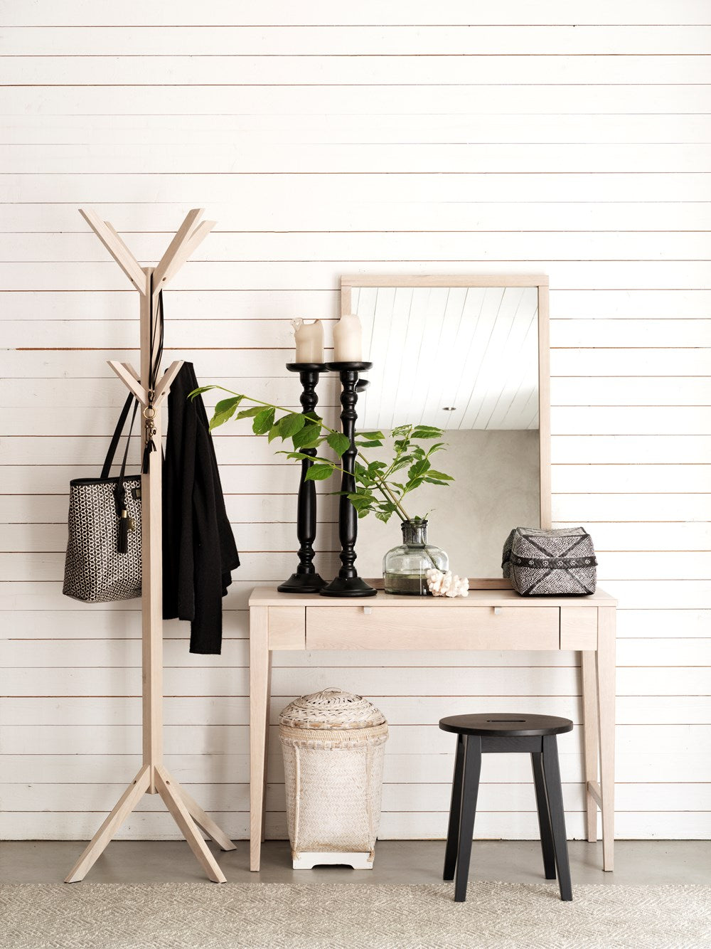 RO Confe Coat Stand White Pigmented