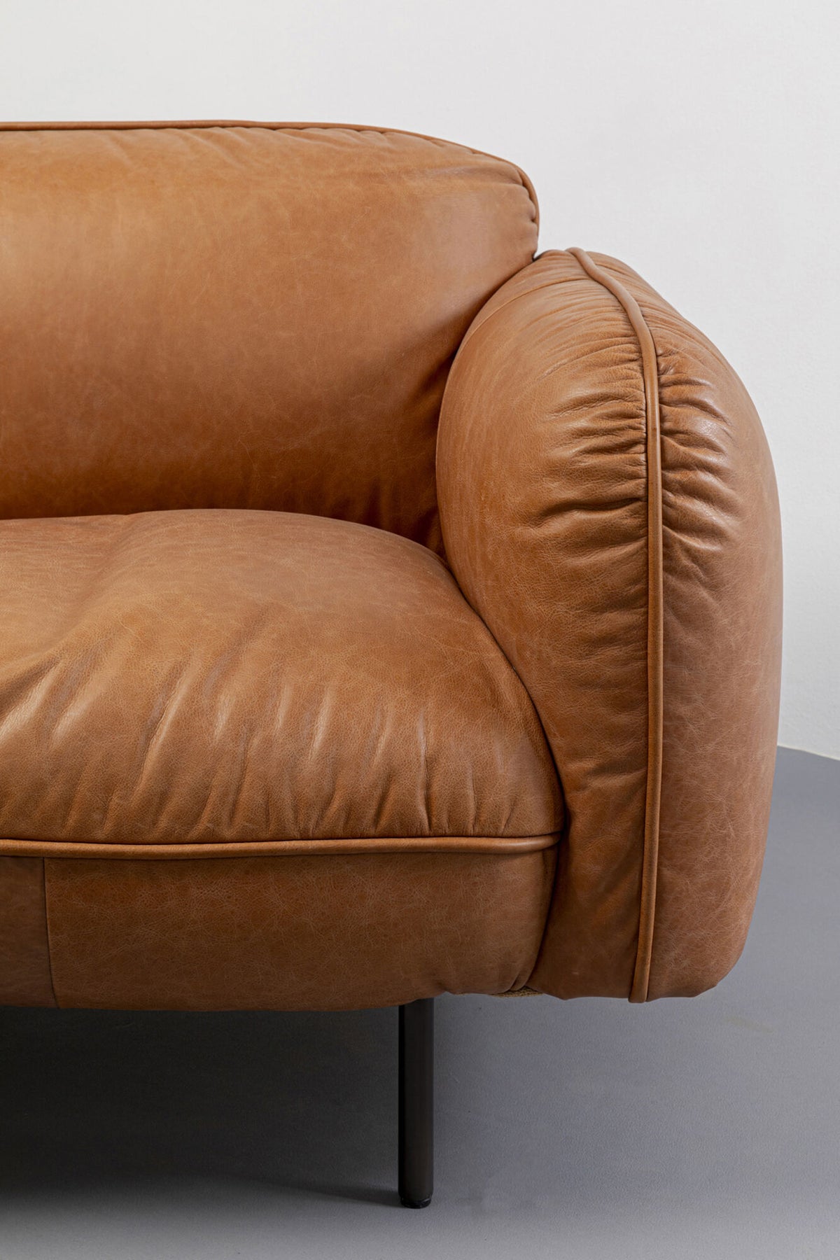 KARE Design Calgary Leather Sofa Brown 90.4 in.